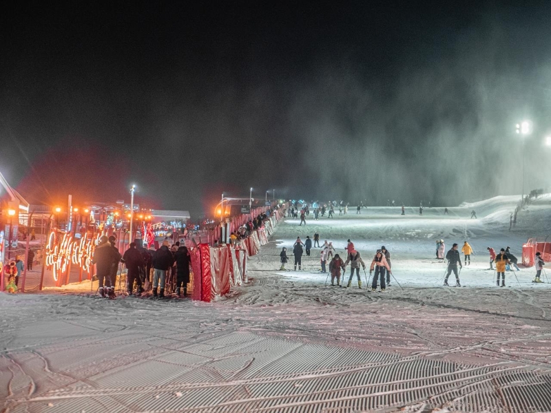 （转载）景区索道运营时间延长 西岭雪山夜间玩法上新