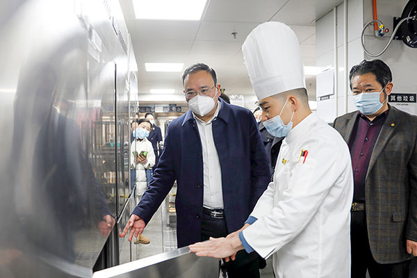 自贡市大安区委书记彭长林调研督导食品安全工作_fororder_1调研现场