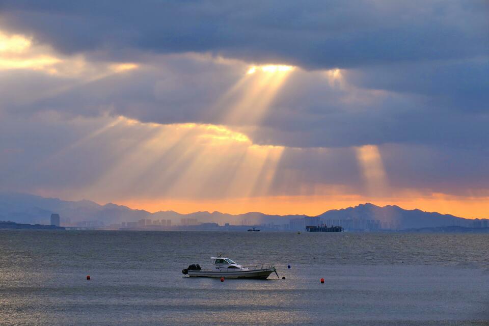 海上光瀑蔚为壮观