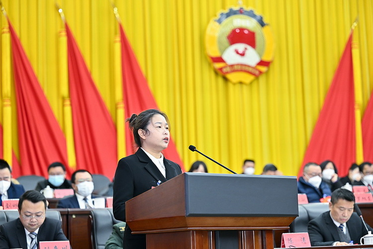政协自贡市大安区第十届委员会第二次会议开幕_fororder_5政协委员作大会发言（摄影-廖志全）