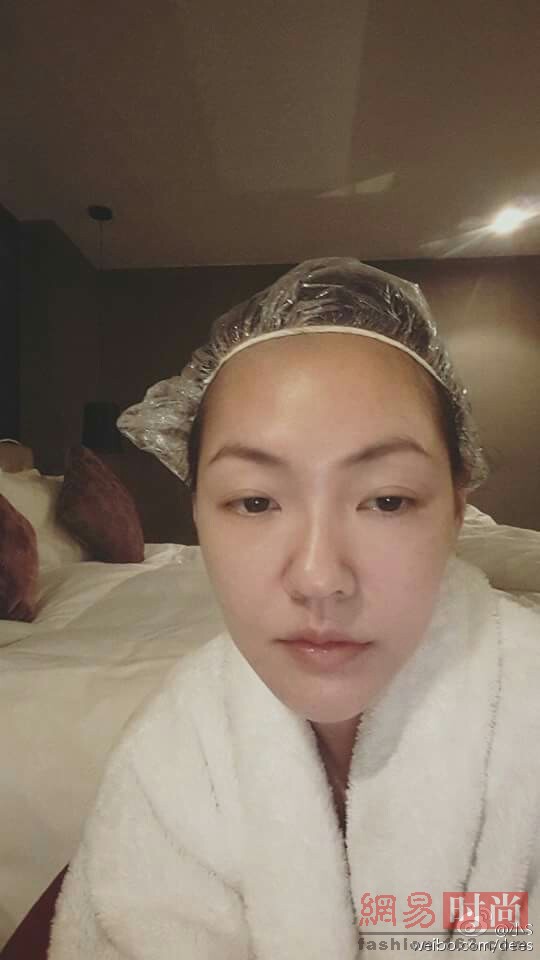 鹿晗素颜自拍撞脸小S 小S有多散发素颜自拍