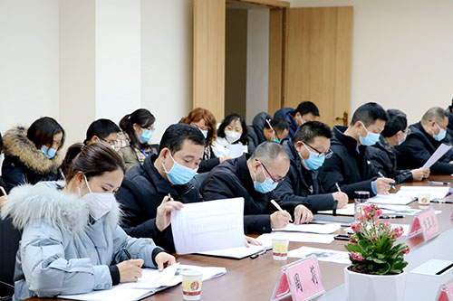 宜宾市一曼学校2022年度领导班子考核获好评_fororder_与会人员认真填写测评表-摄影-陈国峰