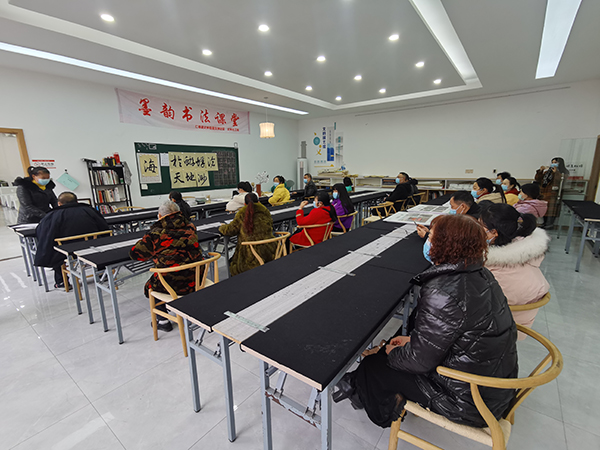 眉山仁寿：老旧社区焕新颜 文明之花遍地开_fororder_宽敞明亮的群众活动室-供图-仁寿县委宣传部
