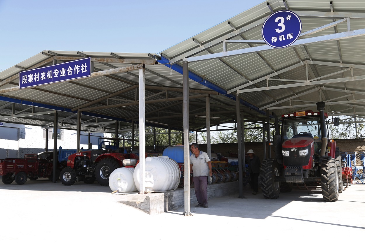 榆林府谷：吹响振兴“先锋号” 擘画乡村“新图景”_fororder_段寨村集体经济农机合作社