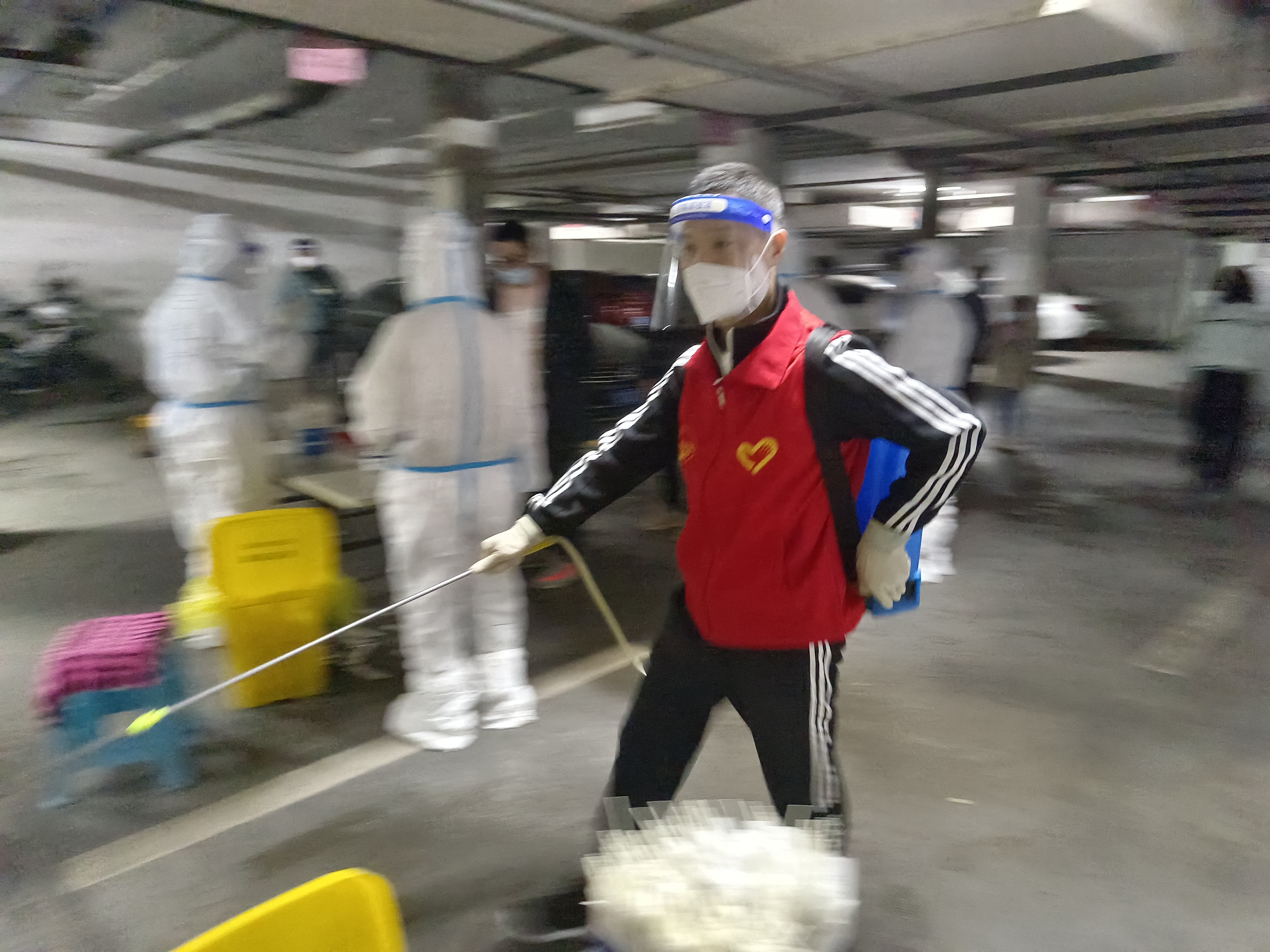 疫情无情人有情，党员行动传真情
