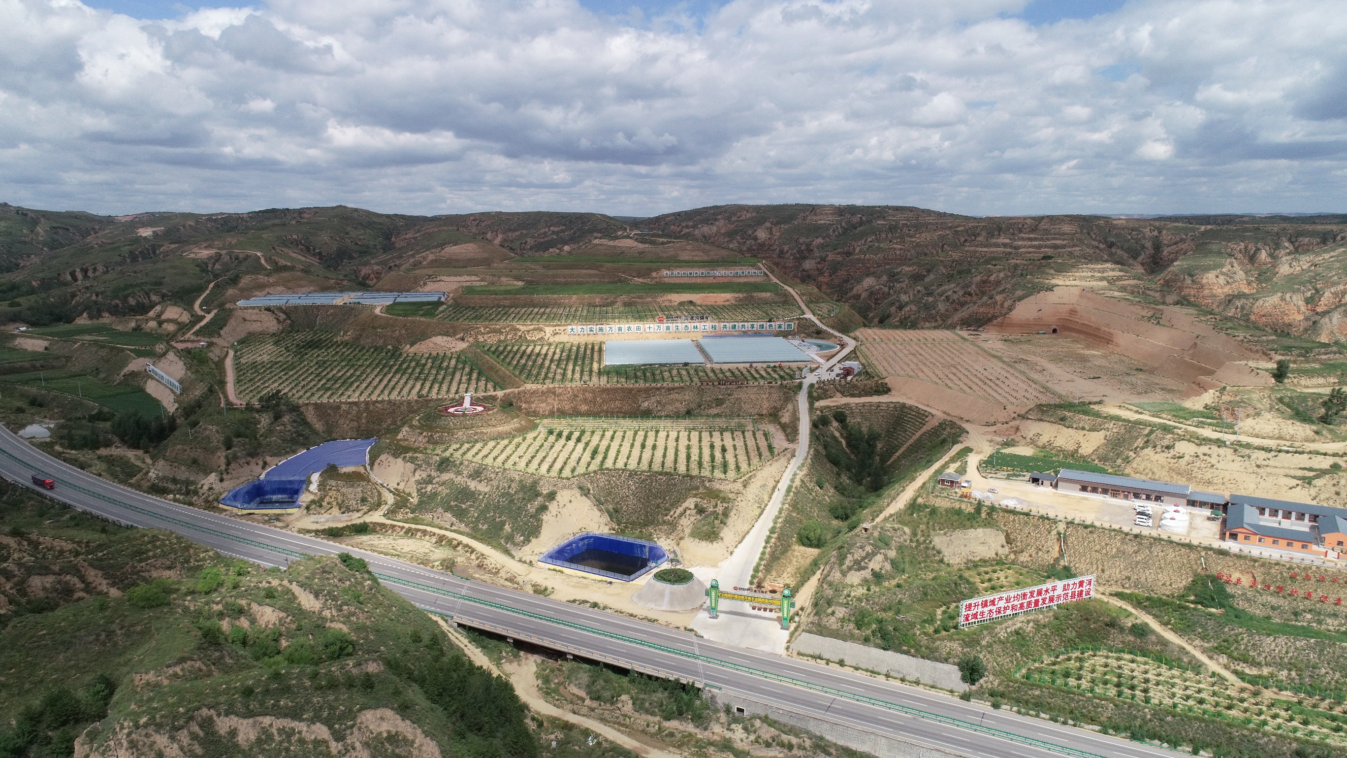 榆林府谷：吹响振兴“先锋号” 擘画乡村“新图景”_fororder_西尧沟村集体经济俯瞰