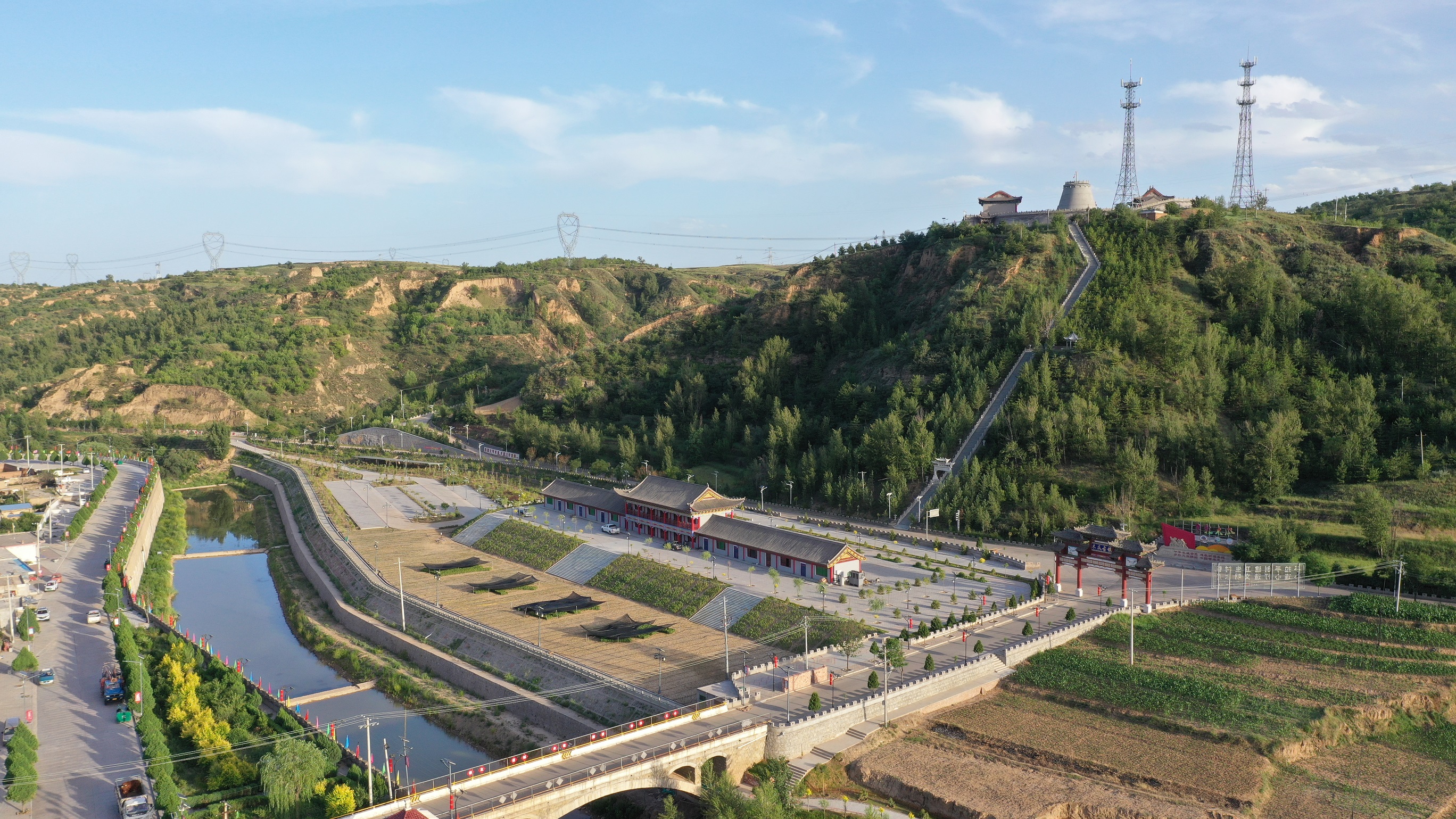 榆林府谷：吹响振兴“先锋号” 擘画乡村“新图景”_fororder_木瓜镇河道生态治理