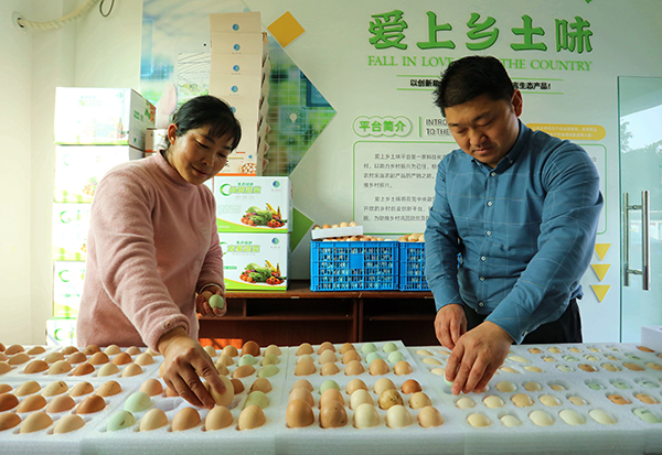 眉山仁寿：24小时从田间到餐桌 电商“引擎”拉动乡村振兴加速跑_fororder_装箱土鸡蛋-供图-仁寿县委宣传部