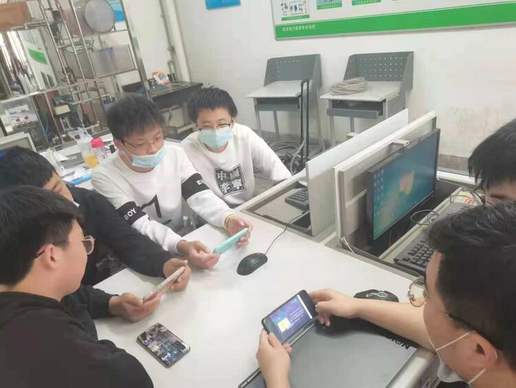 西安电专力促力保2022届毕业生高质量就业_fororder_学生收看就业直播课2
