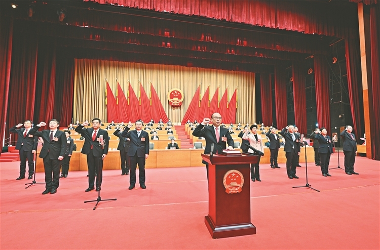 黑龙江省第十四届人民代表大会第一次会议胜利闭幕