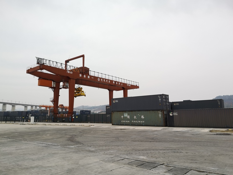 【新春走基层】约140吨货物奔向东盟市场_fororder_1