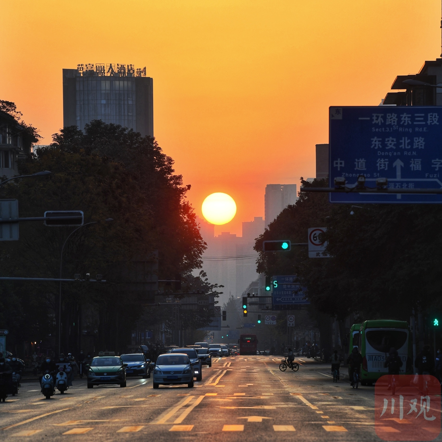 （转载）成都：晨雾仙境映湖面 红日升腾照四方