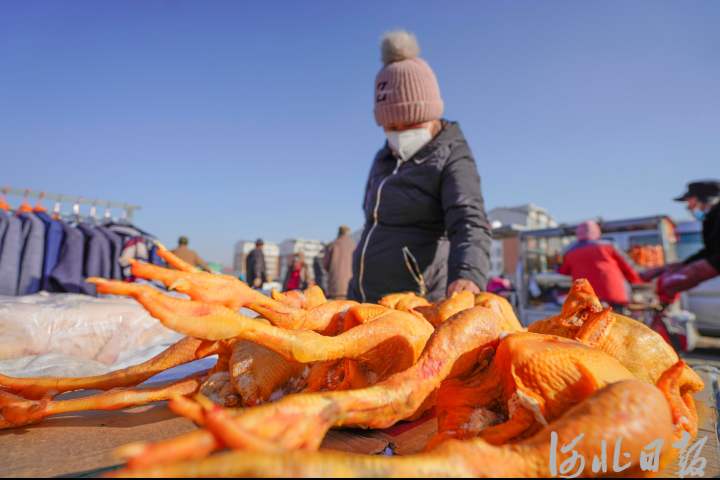 河北遵化： 购年货 迎新年