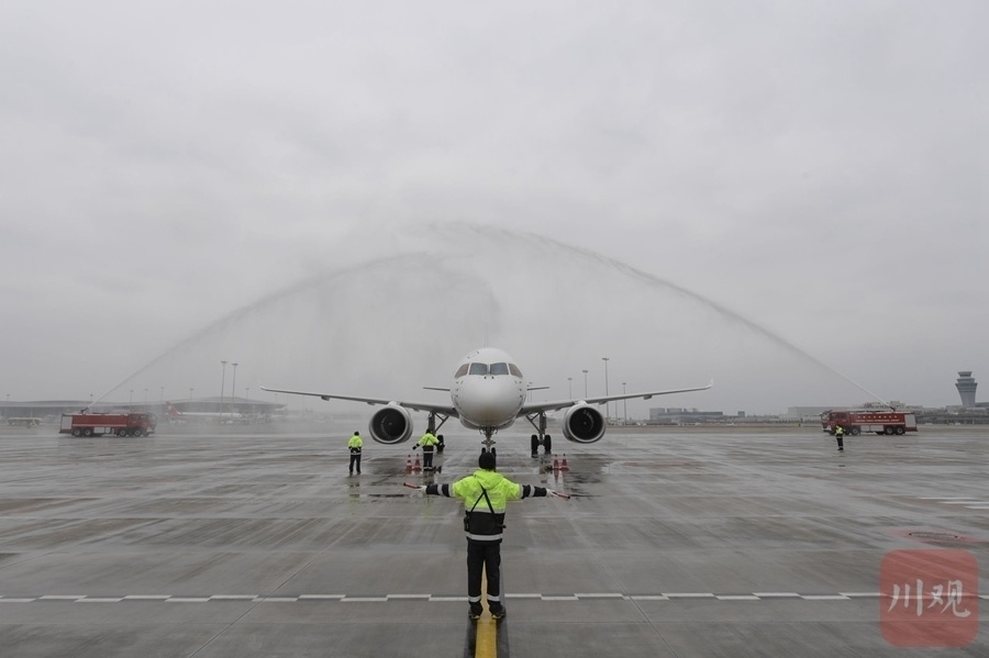 （转载）全球首架C919飞机来川 落地成都天府国际机场