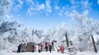 【新春走基层】南岳衡山风景区壮美景观吸引众多国内外游客登高打卡_fororder_1