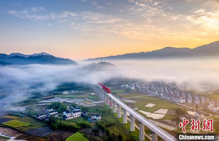 2022中国经济以“拼”达“稳”