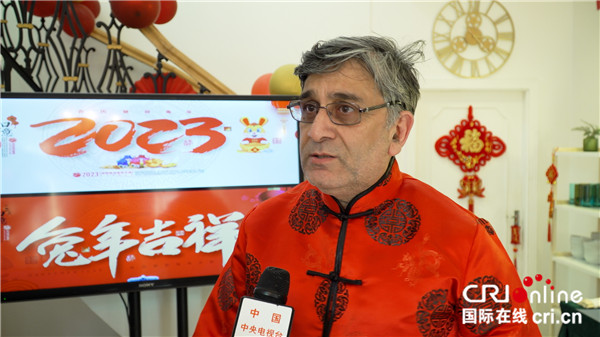 走近海油建设者“中东之家”的中国年_fororder___172.100.100.3_temp_9500033_1_9500033_1_1_f4fea727-9329-418e-aa72-a0d9db3617c0