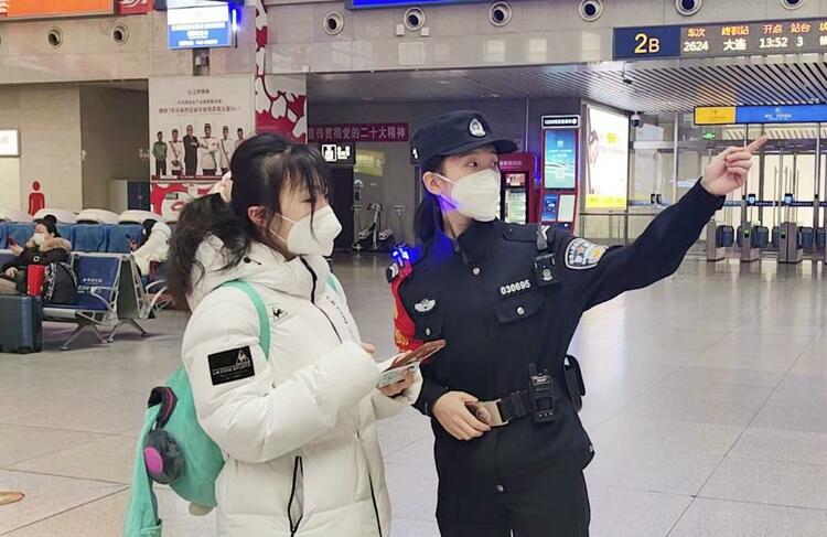 新春走基层丨守护团圆路，他们“不回家”——春运坚守者的新春故事_fororder_3