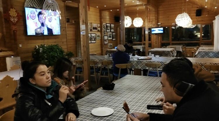 新春走基层|除夕，天山脚下夜话新春新愿望