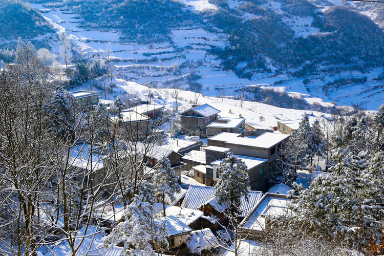 （中首）贵州屋脊韭菜坪雪景醉人 引来游人纷纷打卡