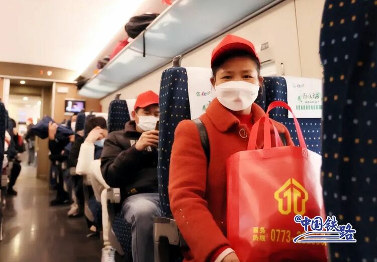 全程免费！他们乘专列去广东打工