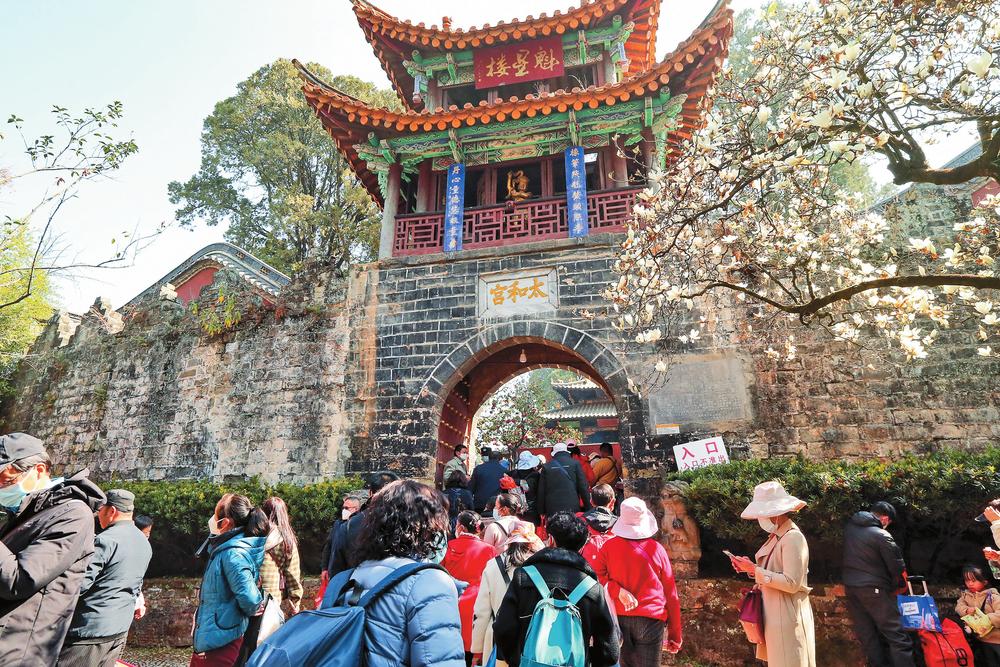 昆明市民喜迎暂停三年的金殿庙会_fororder_65