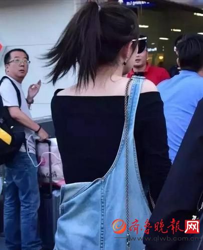 都说机场照只服杨幂 但这个坏习惯却意外的毁了她