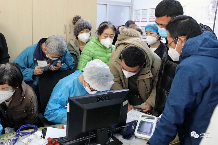 直击总医院急诊科：挺过最难的时候，现在“能看到大厅地面了”……