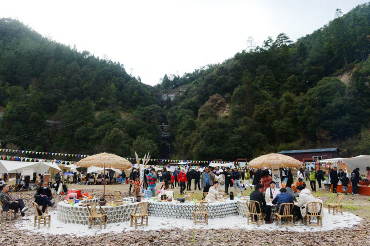 福建德化：炉火暖茶 催热瓷都“休闲经济”_fororder_111_副本
