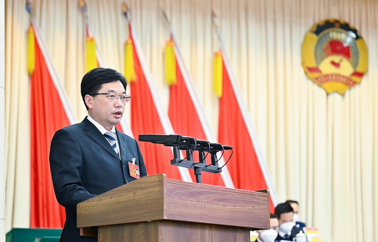 政协自贡市沿滩区第十届委员会第二次会议开幕_fororder_4沿滩区政协副主席龚贵明代表政治协商会议自贡市沿滩区第十届委员会常务委员会向大会报告第十届一次会议以来提案工作情况（摄影-廖志全）