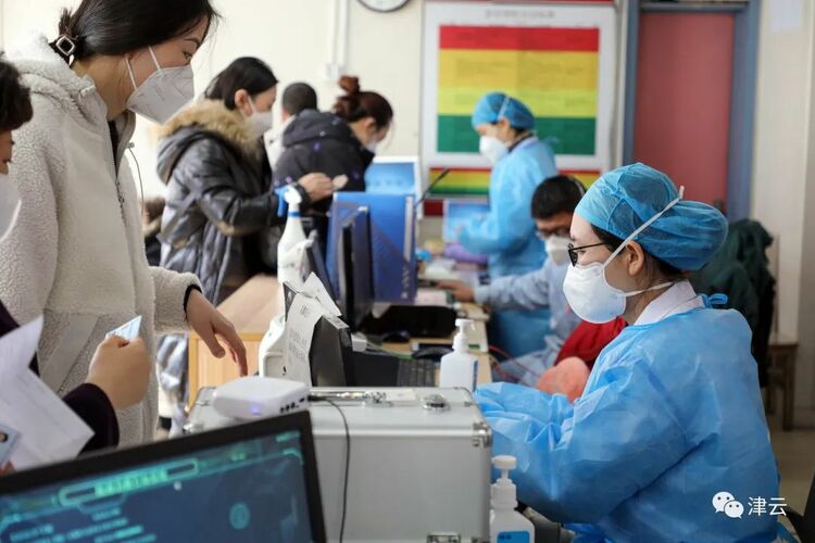 直击总医院急诊科：挺过最难的时候，现在“能看到大厅地面了”……