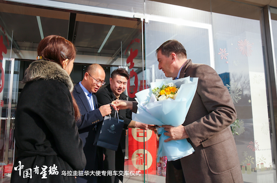 中国轿车“星”荣耀 吉利星瑞成为乌拉圭驻华大使专用车_fororder_image003