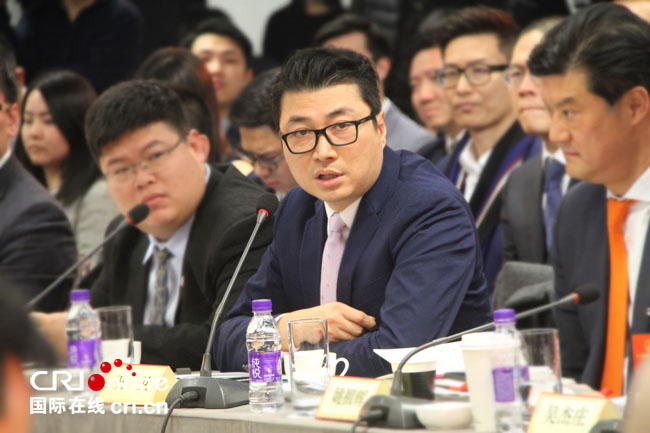 图片默认标题_fororder_顺丰速运(集团)有限公司总裁王卫在座谈会上分享在祖国内地创业的心得体会与经验感受。(摄影:刘志敏) 拷贝