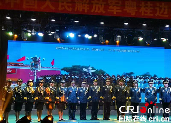 图片默认标题_fororder_南路子弟唱响军歌向父辈致敬。摄影 陈惠婷
