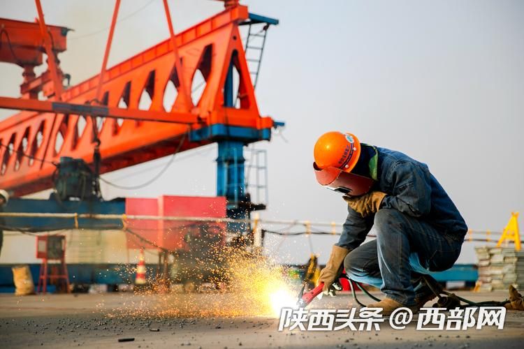 咸阳渭河大桥项目桥梁合龙