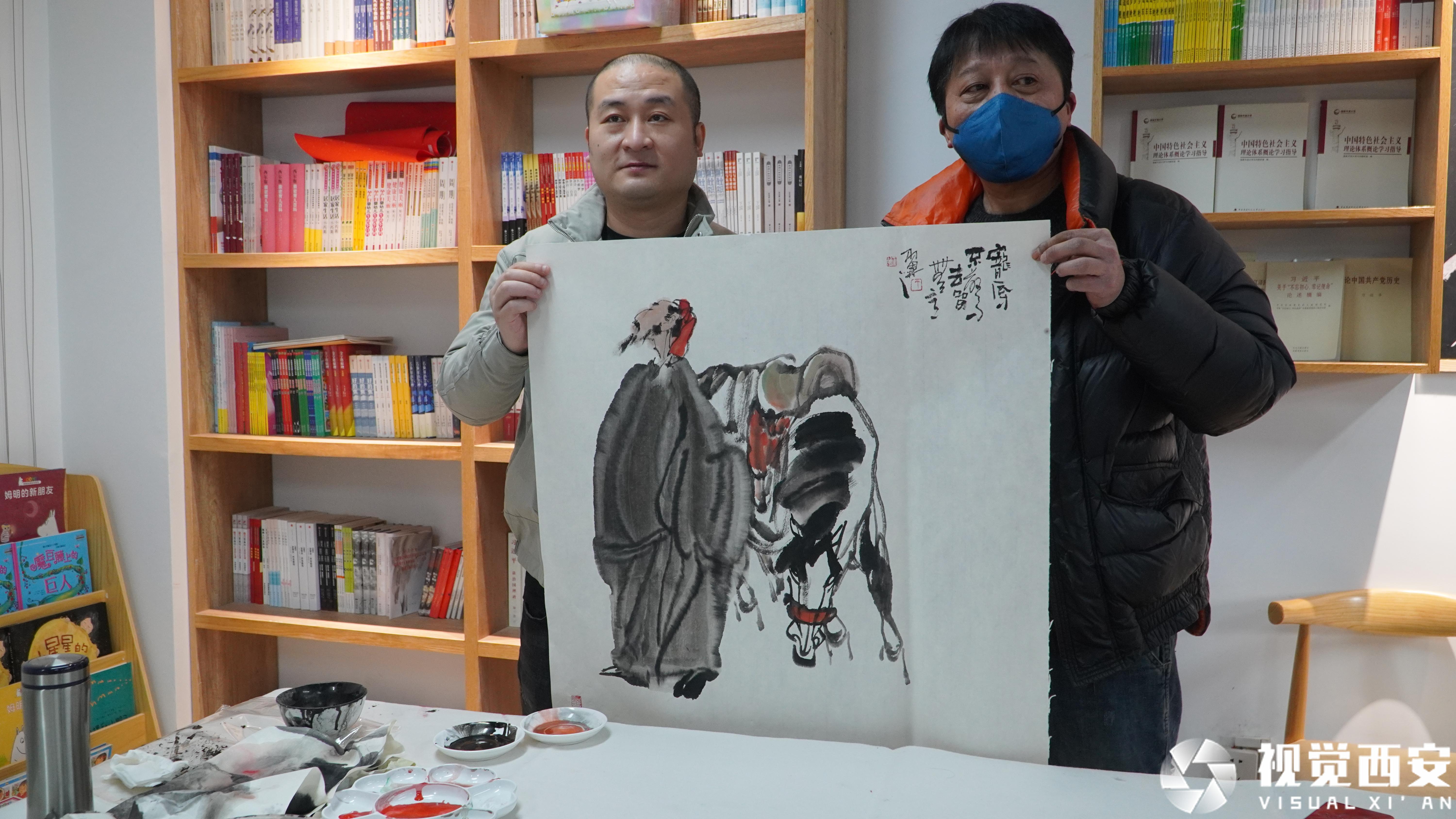 书画家写春联送书画 助力文明社区建设