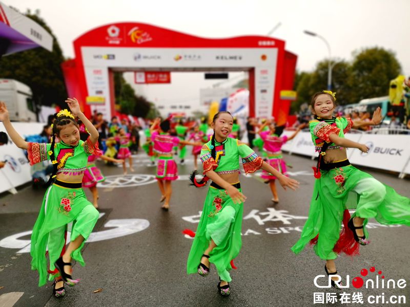 2019环中国国际公路自行车赛安顺赛段在西秀开赛（组图）