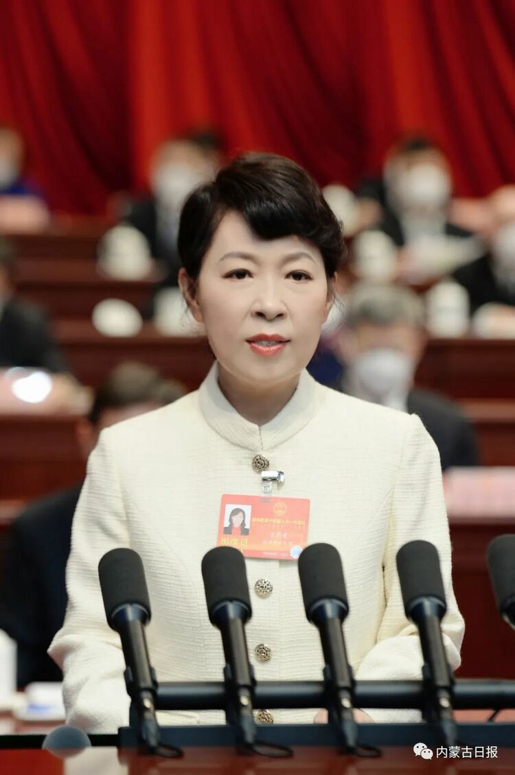 内蒙古自治区十四届人大一次会议隆重开幕 孙绍骋主持 王莉霞作政府工作报告_fororder_3