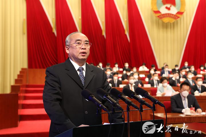 山东省政协十三届一次会议隆重开幕