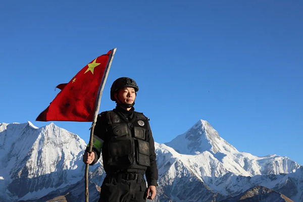“中国网事·感动2022”十大年度网络人物揭晓 甘孜公安民警秦晓强当选_fororder_秦晓强-供图-甘孜州公安局