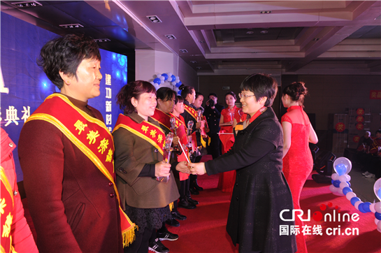 （完成）【地市 显示图在稿件最下方 ＋三秦大地 西安】“最美滦镇人”庆三八表彰大会举行