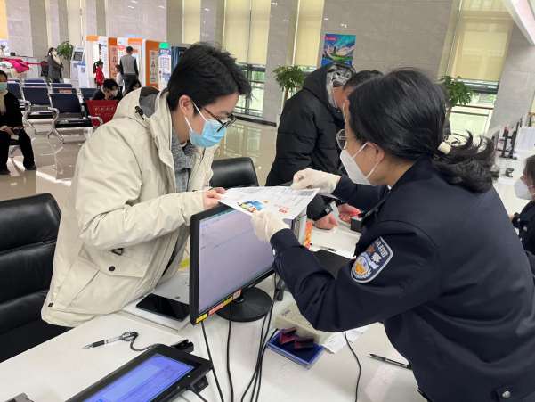 【原创】重庆渝北出入境：优化办证服务举措  有序恢复出入境证件办理业务_fororder_图片1(1)