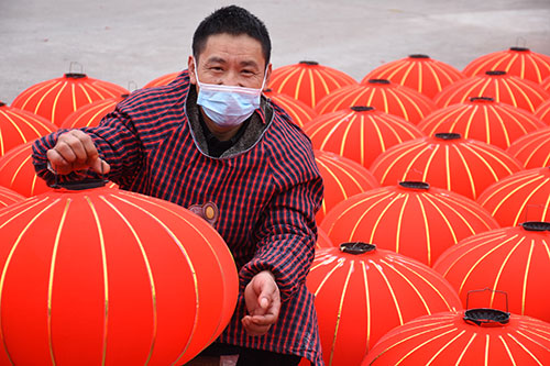 新春走基层 | 德阳中江：小灯笼释放“年货经济”大活力_fororder_家门口就业喜笑颜开