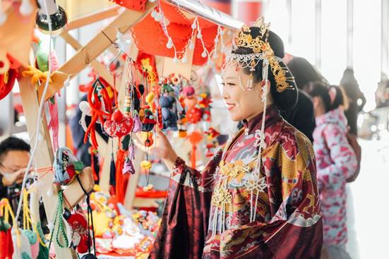 云瞰中国年 新年来青岛云上海天登高纳福祈安康
