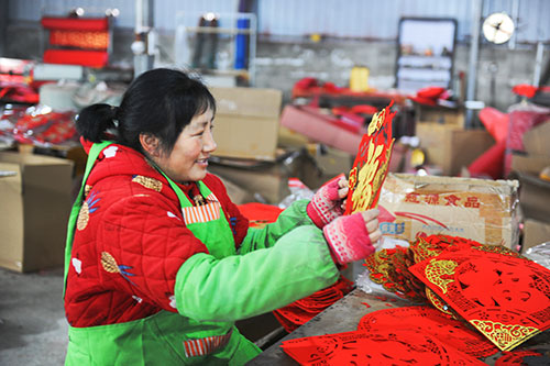 新春走基层 | 德阳中江：小灯笼释放“年货经济”大活力_fororder_新春送福