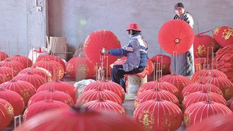 【新春走基层】湖南双峰：赶制灯笼迎新年_fororder_1_副本