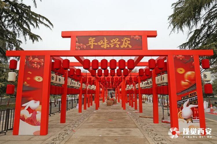 兴庆宫公园布展迎兔年