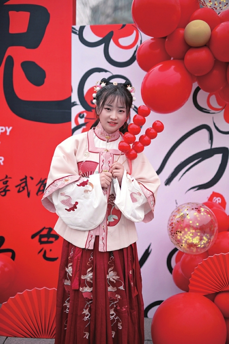 （转载）“兔”飞猛进迎新年 邻里联欢乐翻天