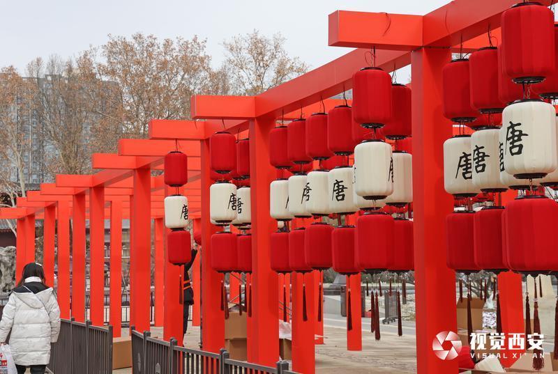 兴庆宫公园布展迎兔年
