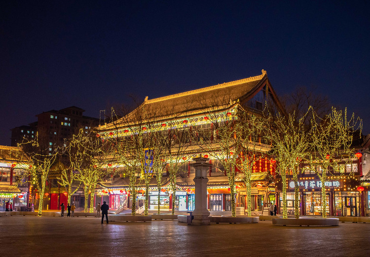 图片默认标题_fororder_游客在玉泉区大召广场游玩赏灯。20230110-DSC_2660